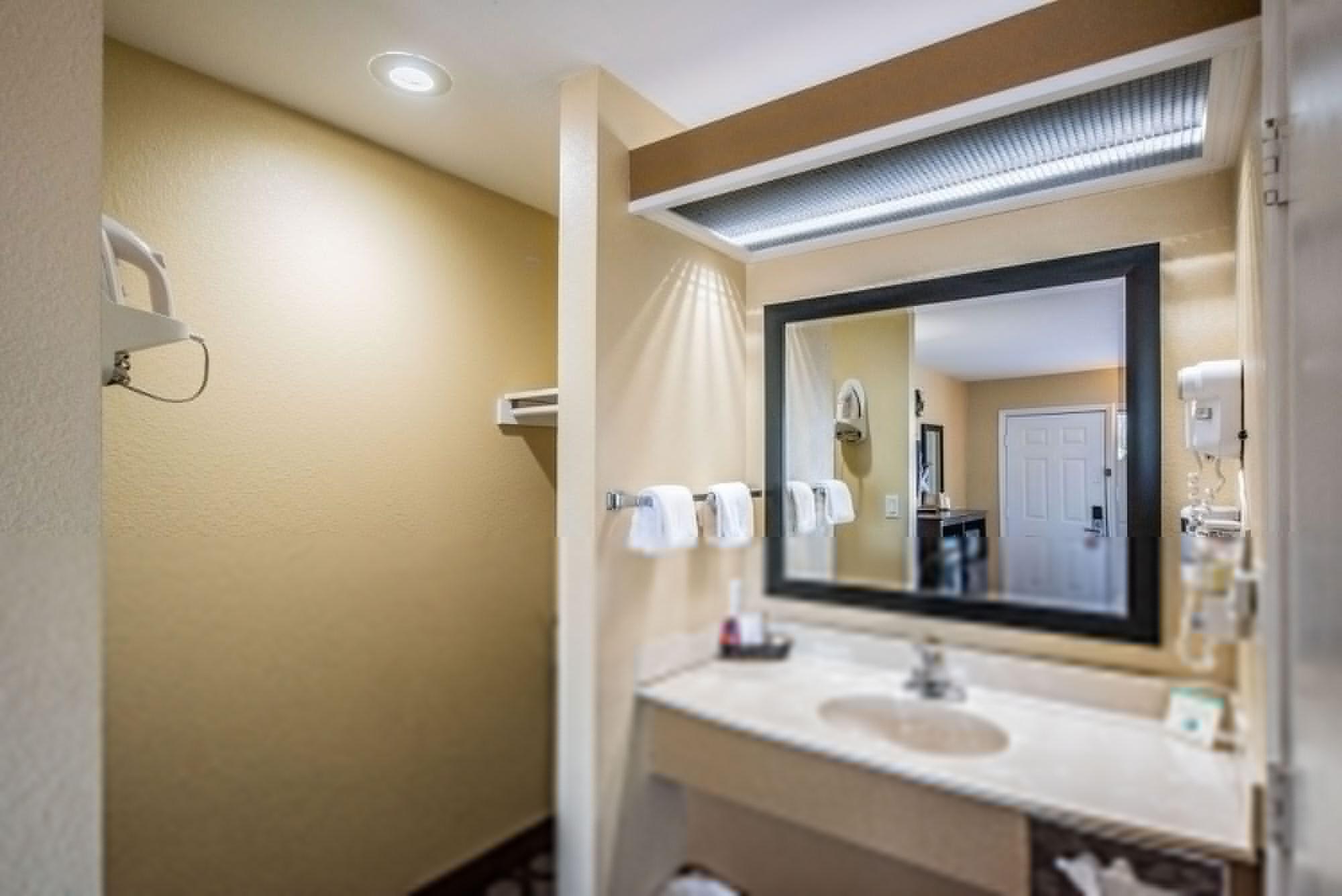 Relax Inn&Suites Kuttawa Bagian luar foto