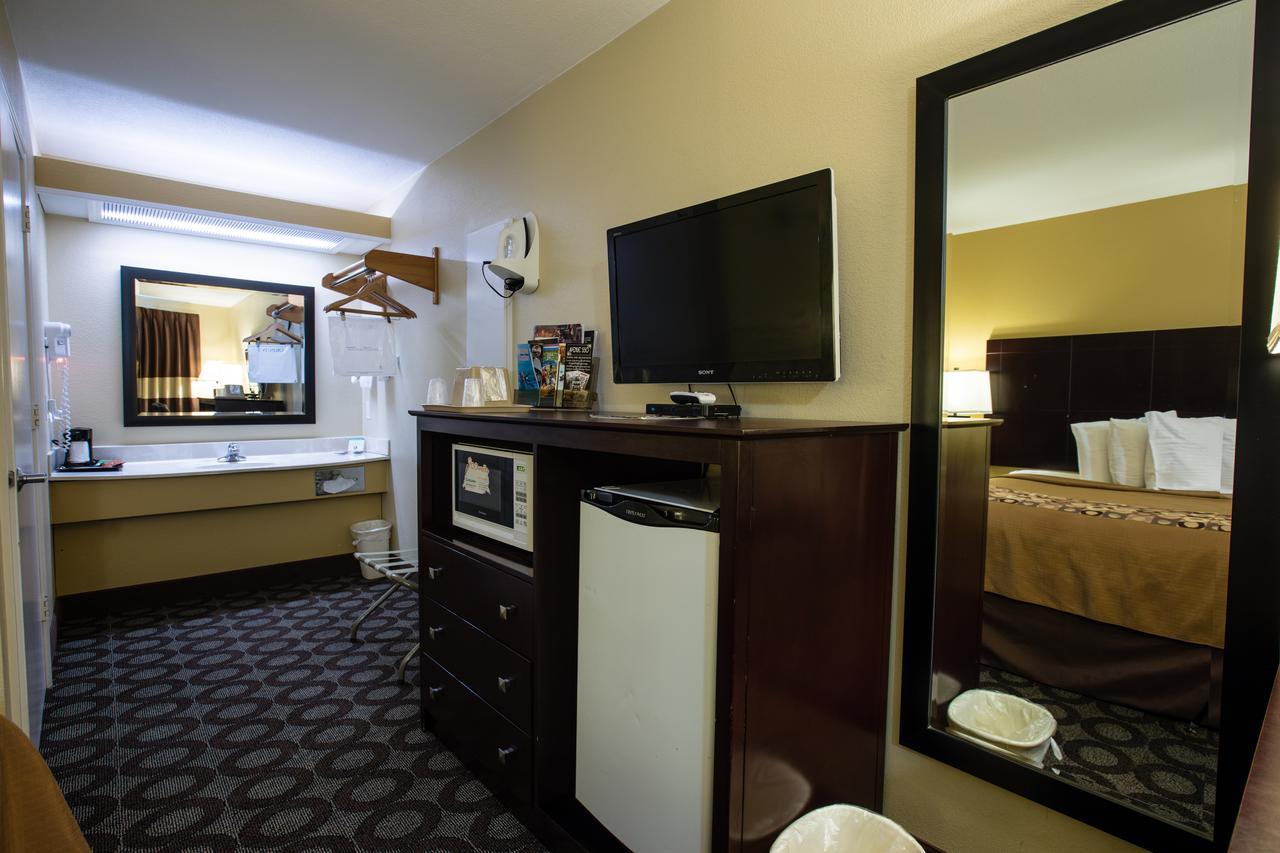 Relax Inn&Suites Kuttawa Bagian luar foto