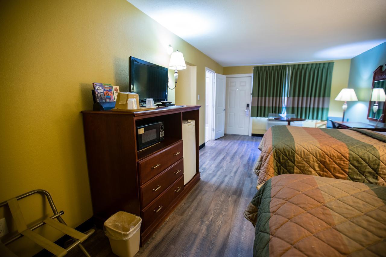 Relax Inn&Suites Kuttawa Bagian luar foto