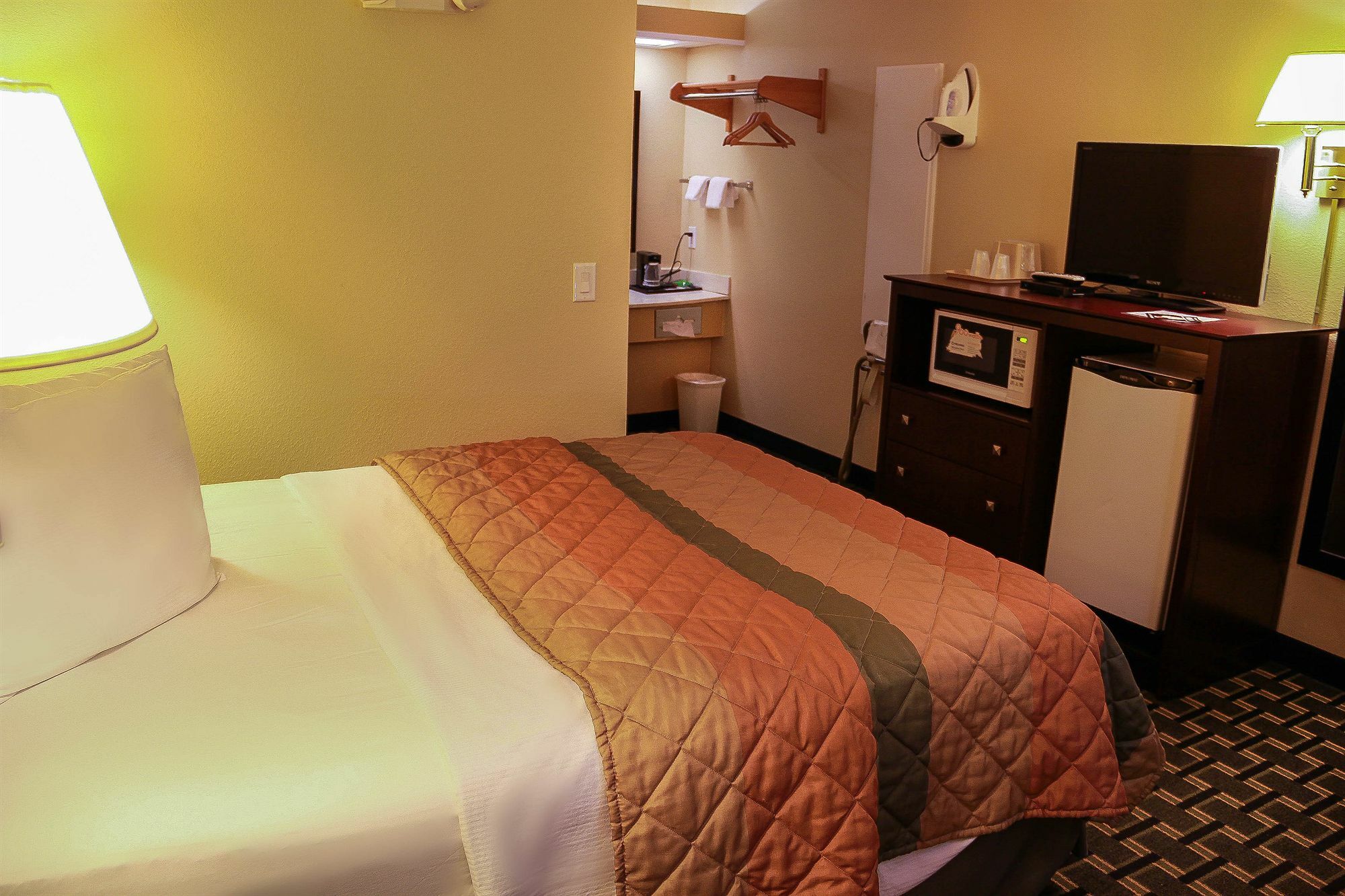 Relax Inn&Suites Kuttawa Bagian luar foto