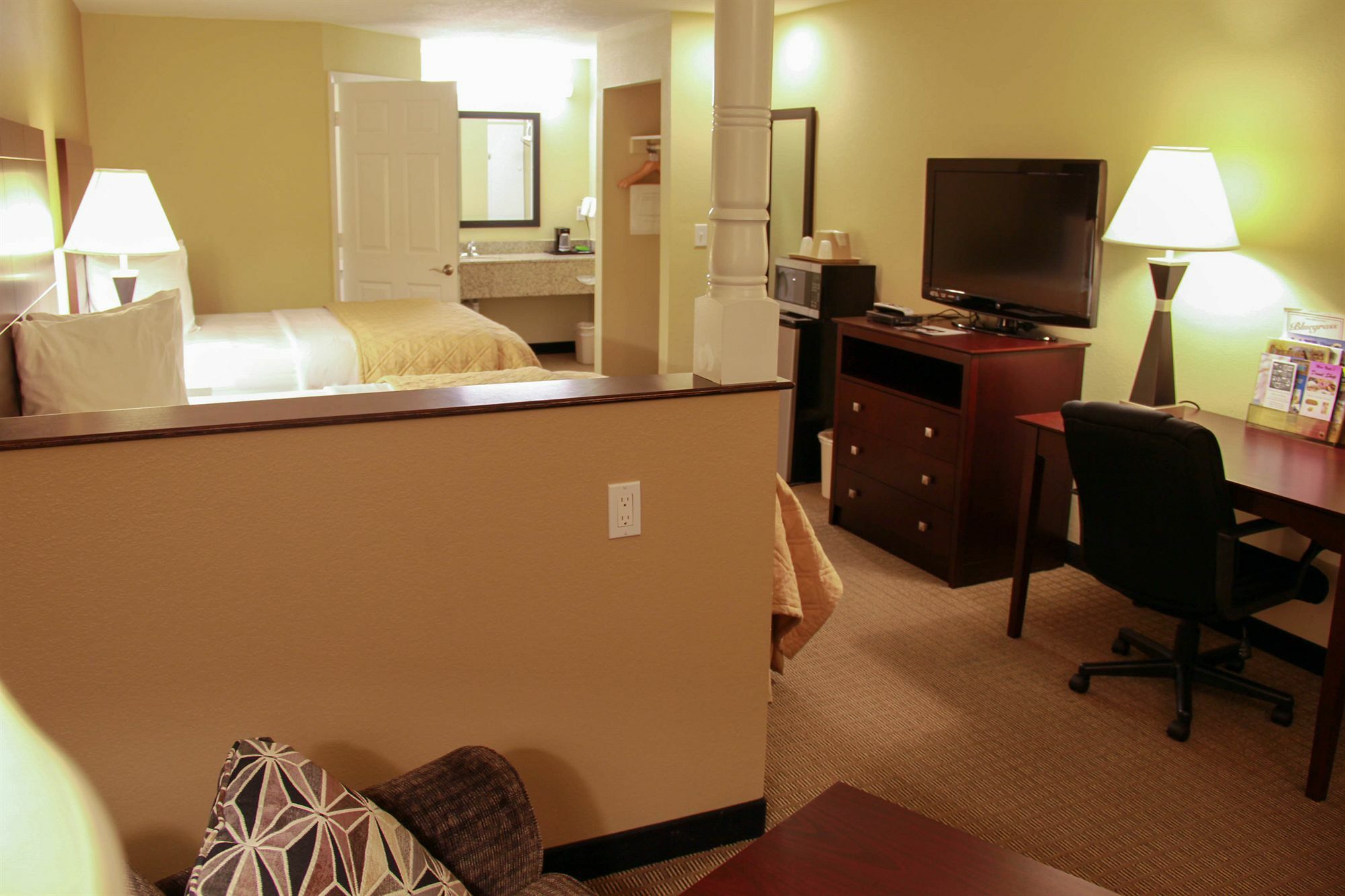 Relax Inn&Suites Kuttawa Bagian luar foto